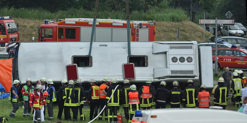 Schwerer Unfall mit Reisebus Lohmar Donrather Dreieck P548.JPG
